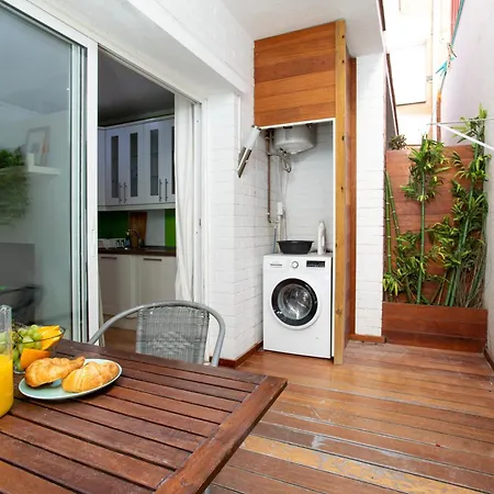 Cozy Exiample Getaway With Patio