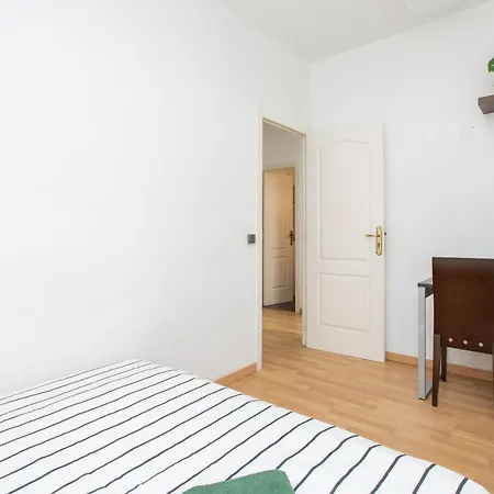 Cozy Exiample Getaway With Patio * Barcelona