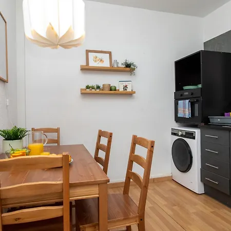 Apartment Cozy Exiample Getaway With Patio Barcelona
